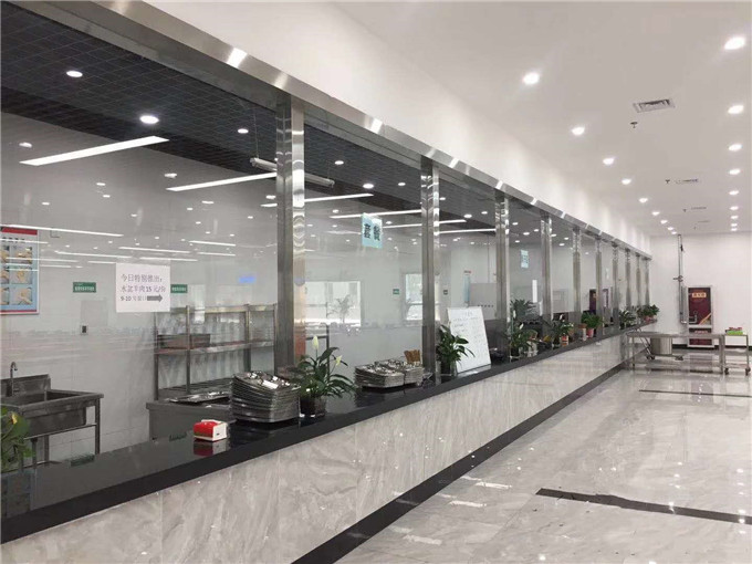 商用廚房設計與廚房設備結合，使食堂布局更合理
